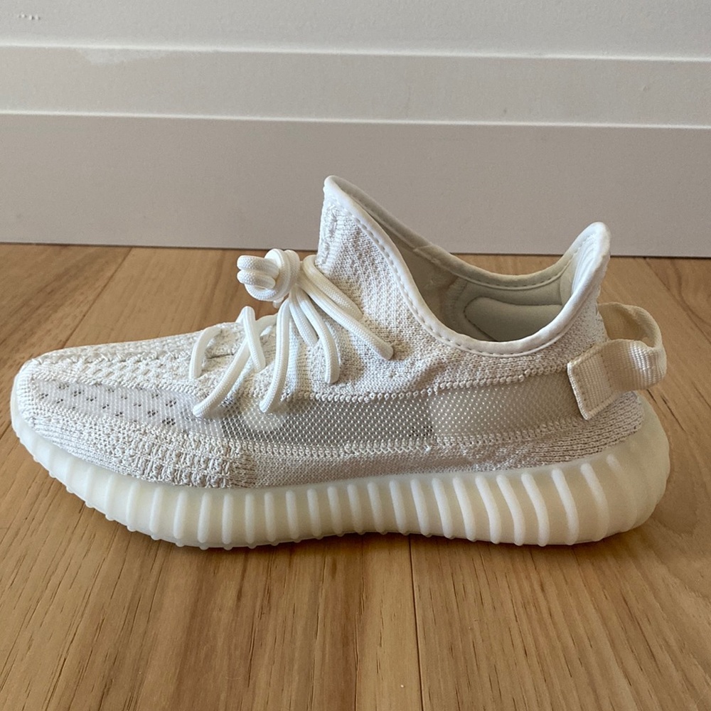 Yeezy Boost 350 V2 Bone BRAND NEW NEVER WORN new release